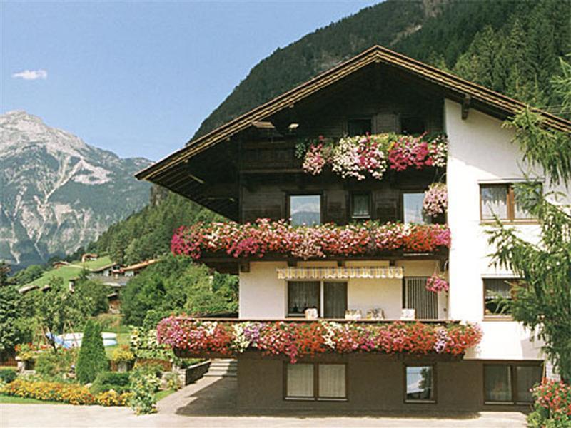 Gastehaus Gisela Hotel Bruck am Ziller Exterior photo